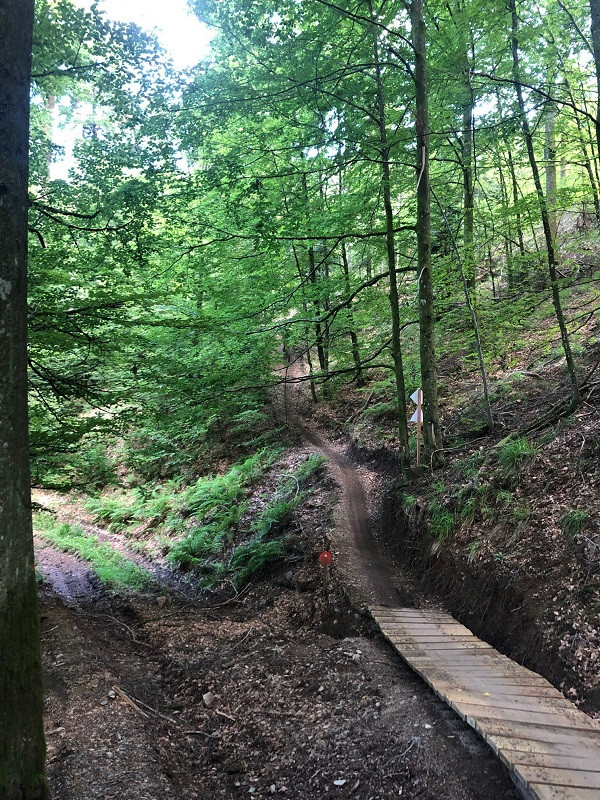 piste-descente-vtt-houe-2 piste-descente-vtt-houe-2