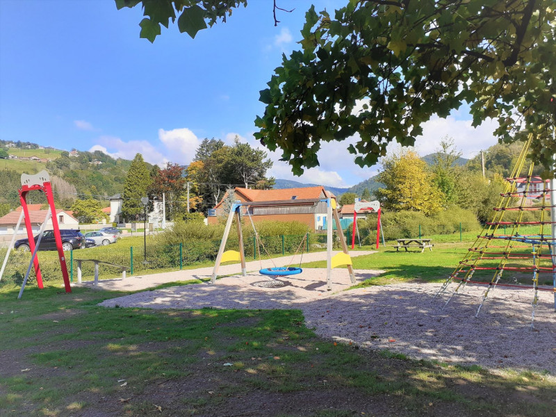 aire-de-jeux-la-mouline-bussang-1 aire-de-jeux-la-mouline-bussang-1