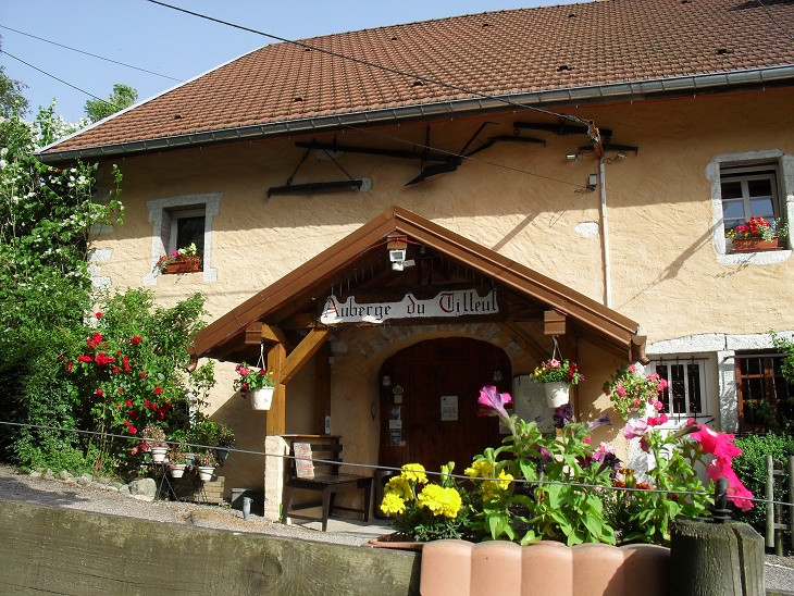 auberge-du-tilleul-le-menil-2 auberge-du-tilleul-le-menil-2