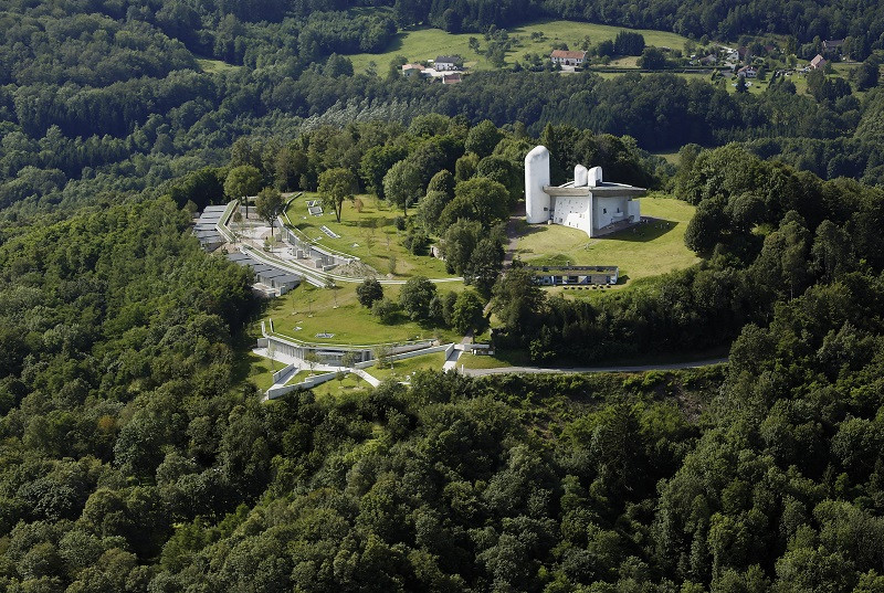 Colline-notre-dame-du-haut-ronchamp-2 Colline-notre-dame-du-haut-ronchamp-2