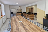 maison-mitoyenne-14-personnes-fresse-sur-moselle-salle-a-manger-cuisine