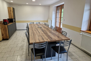 maison-mitoyenne-14-personnes-fresse-sur-moselle-salle-a-manger