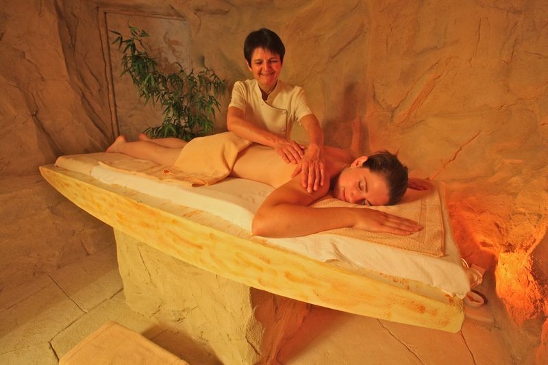 bains-pheniciens-massage-corps-bien-etre-grotte-20-199903